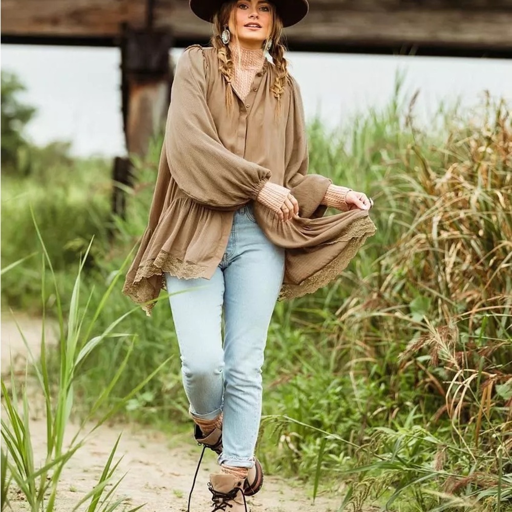 Elegant Tan Women's Top with Lace Trim. Buckle gimmicks oversized - Picture 3 of 5